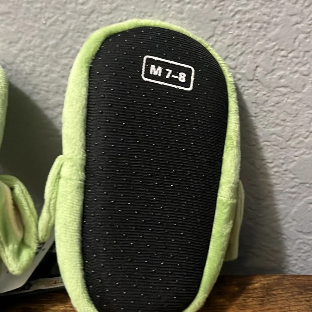 Star Wars Mandalorian Green Slippers NWT